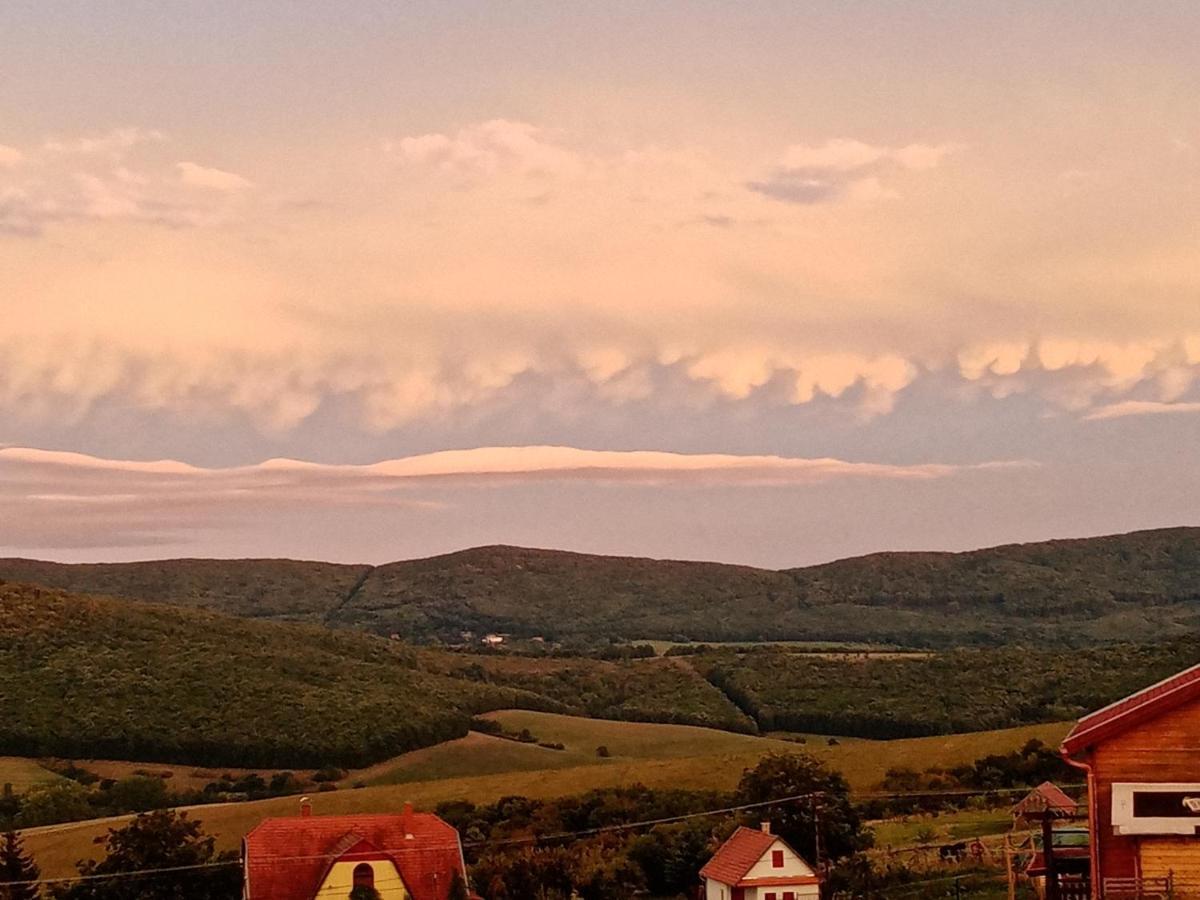 Kaláris Vendégház Hollókő Esterno foto